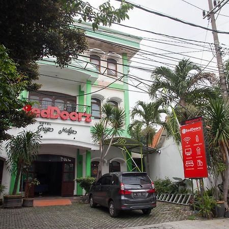 Reddoorz @ Genteng Surabaya 2 Экстерьер фото